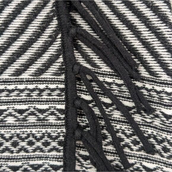Chico's Woman Black White Striped Cardigan Wrap Sweater Fringe Shawl Neck M/8 - Picture 7 of 9